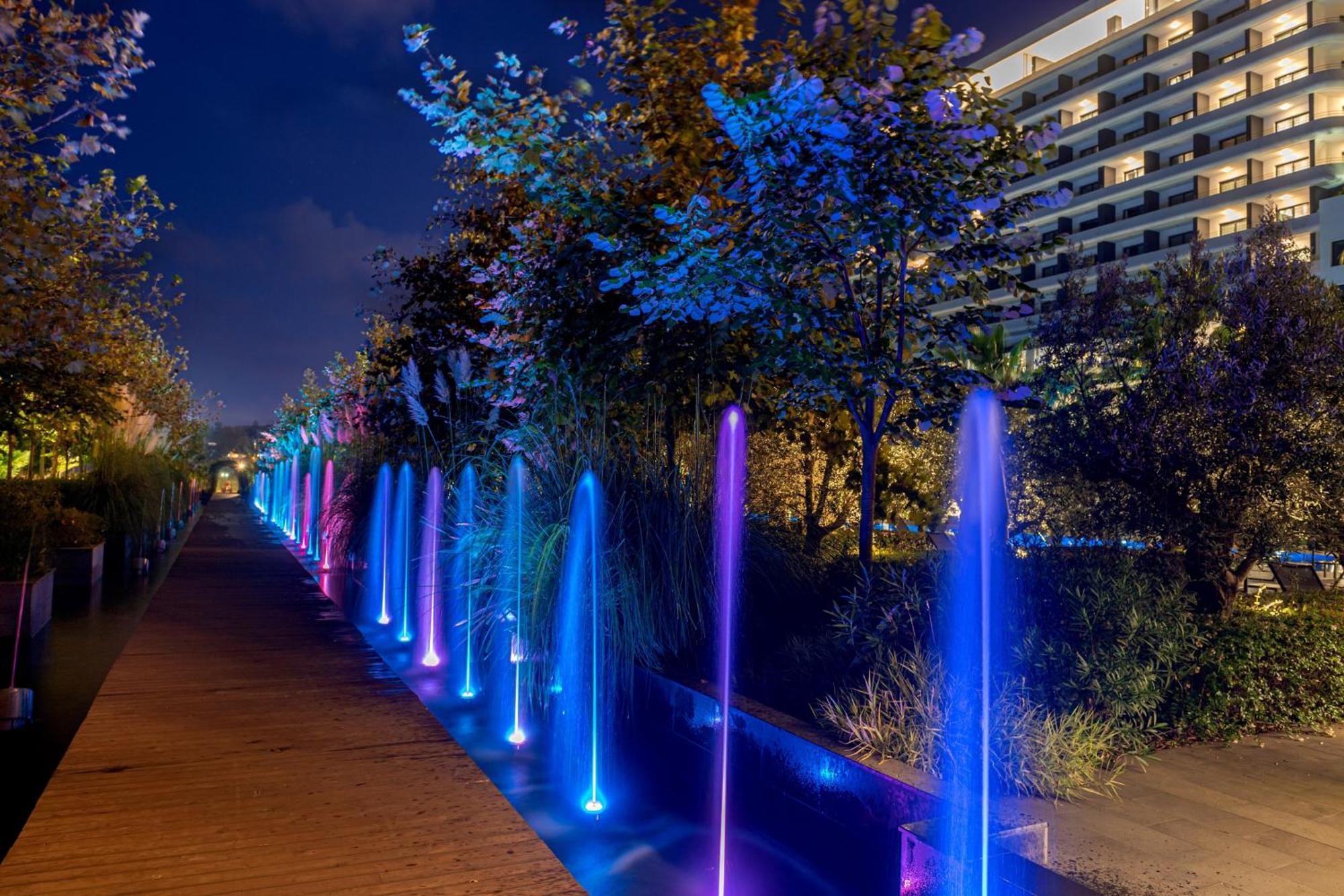Ramada Plaza Hotel & Spa Trabzon Exterior photo Fountains at the hotel