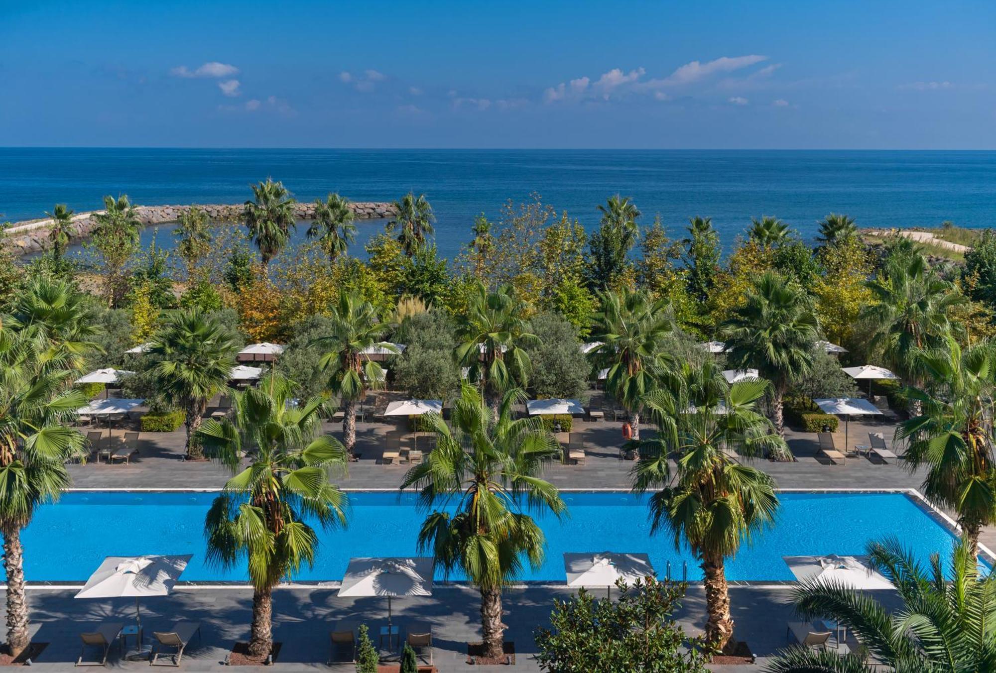 Ramada Plaza Hotel & Spa Trabzon Exterior photo The resort's pool