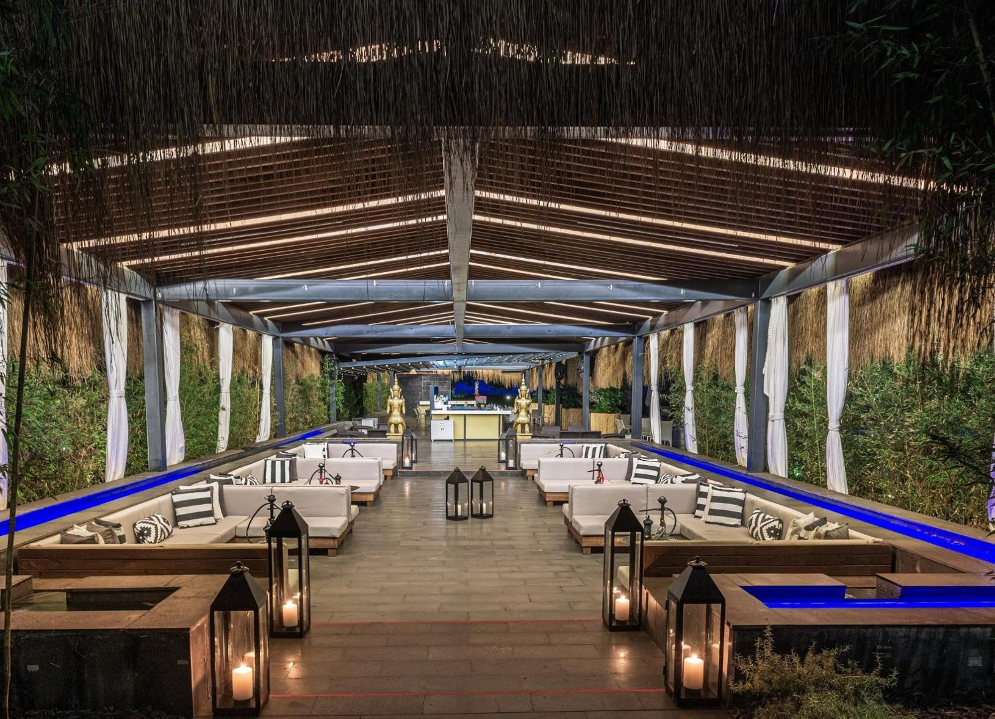 Ramada Plaza Hotel & Spa Trabzon Exterior photo The Deck