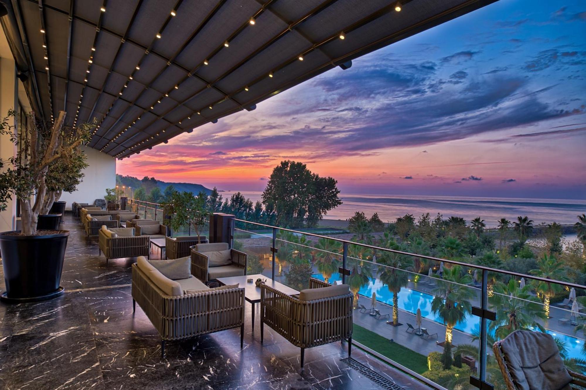 Ramada Plaza Hotel & Spa Trabzon Exterior photo The View